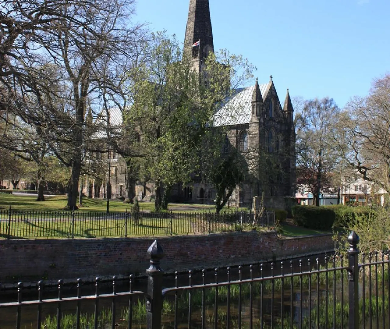 Stylish Two-Bedroom Apartment: Central & Theatre-Friendly Darlington  Darlington (Durham)